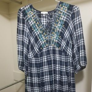 Plaid dress with embroidered flowers